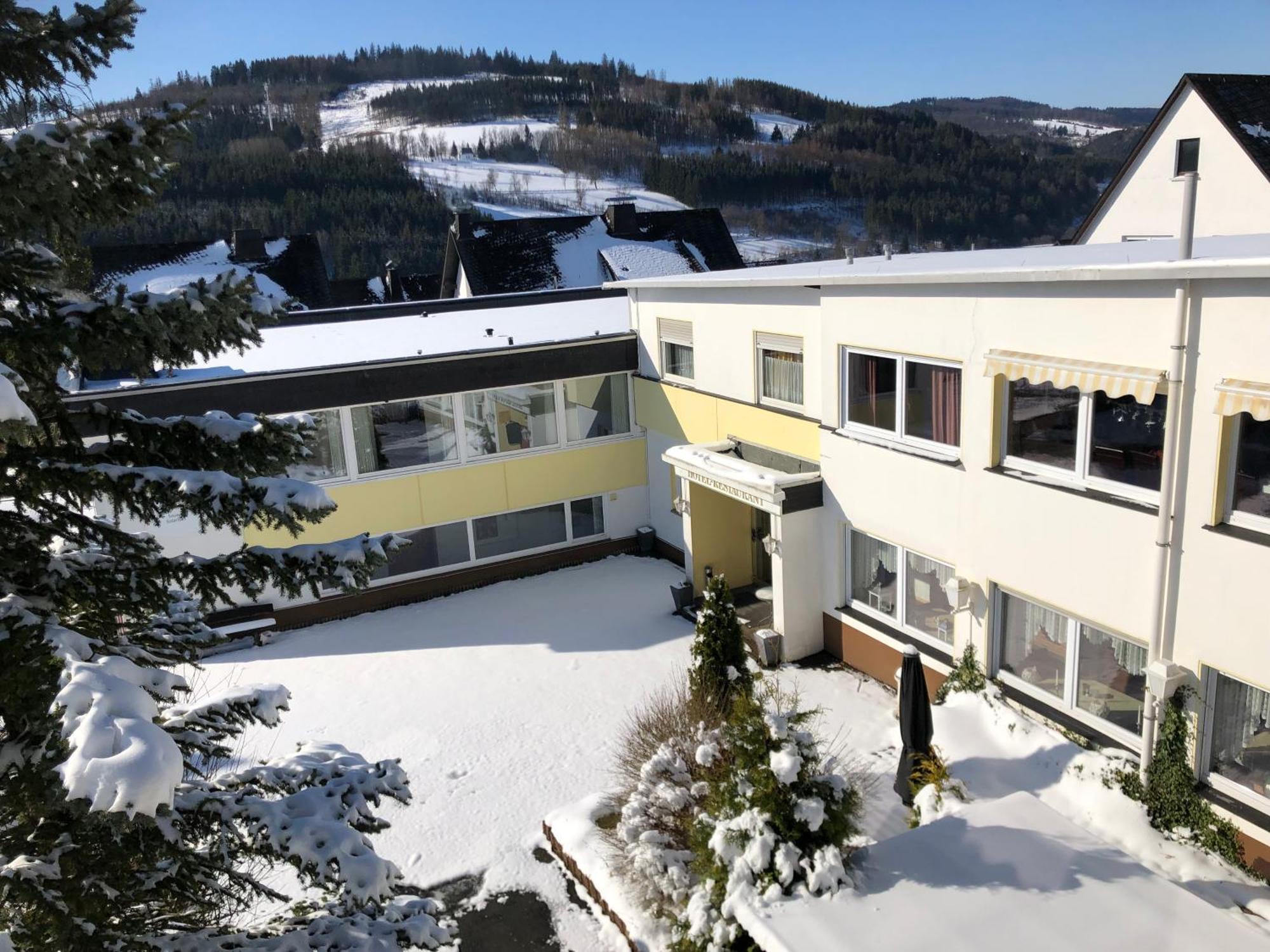 Berghotel Natura Bed & Breakfast Winterberg Bagian luar foto